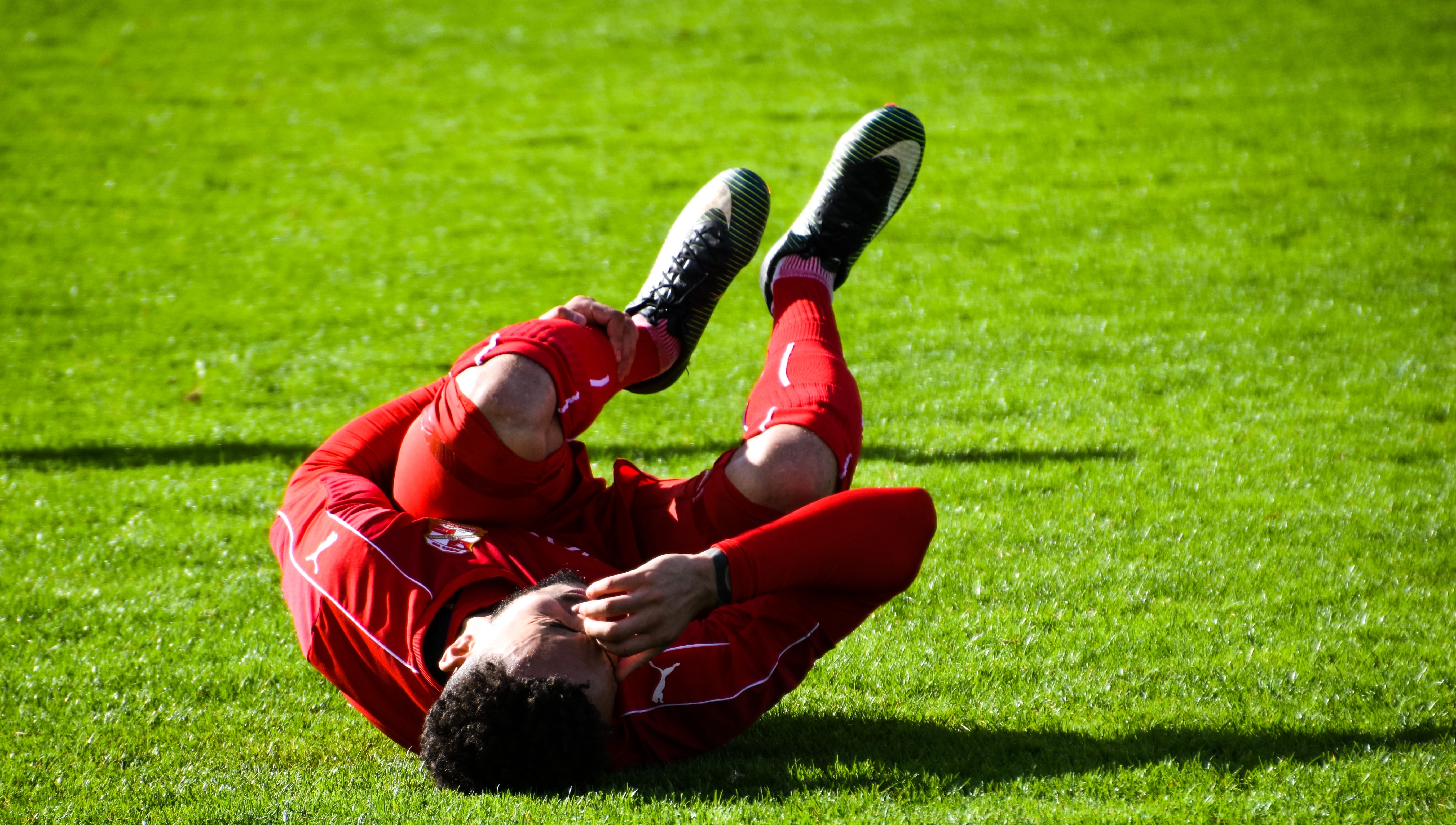 Knee ACL and PCL Tear Pain